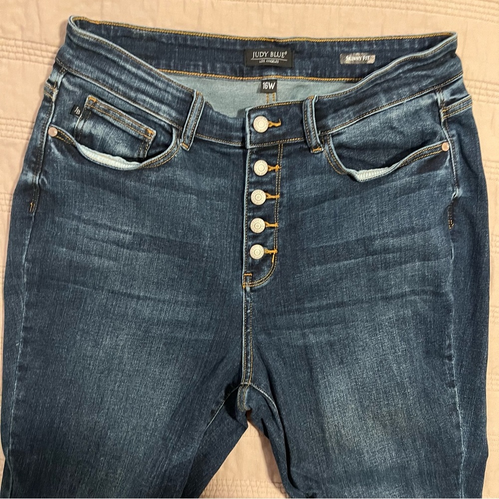Judy Blue Button-Fly Cropped Jeans Skinny Fit - Picture 3 of 6